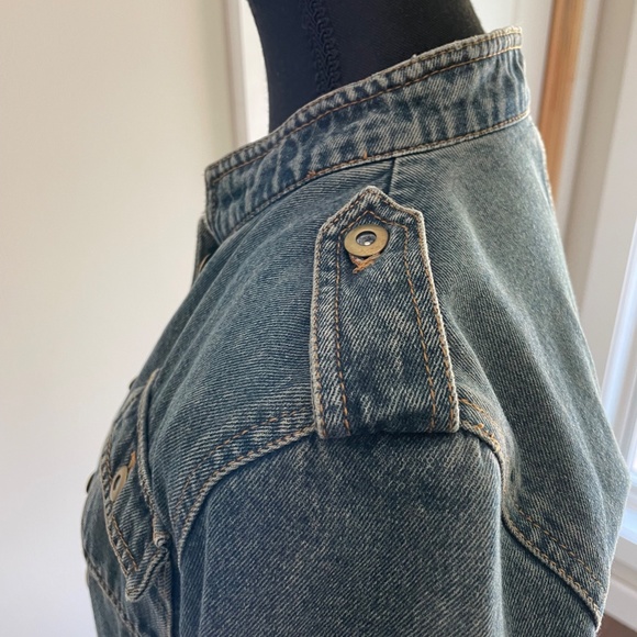 Denim Jacket Waist Length Shoulder Epaulets-  Harve Benard - Picture 3 of 10